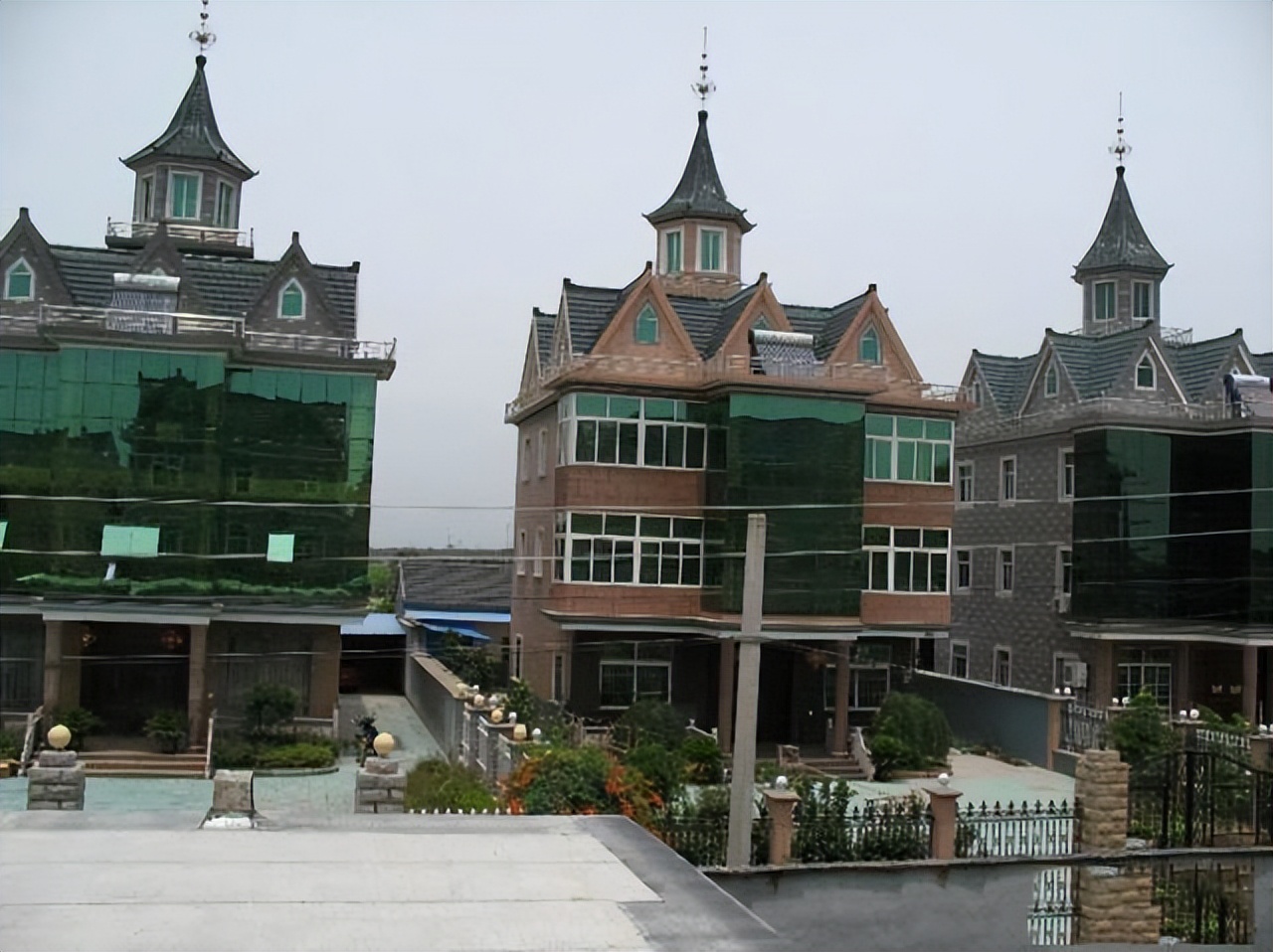 挖虫草避雨被闪电击中：7位村民遭雷击身亡！遭遇雷暴该怎么办？休闲区蓝鸢梦想 - Www.slyday.coM