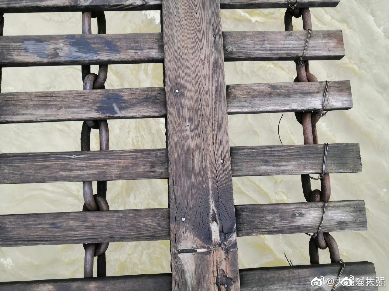 1935年5月29日， 红2师4团赶到泸定桥……休闲区蓝鸢梦想 - Www.slyday.coM