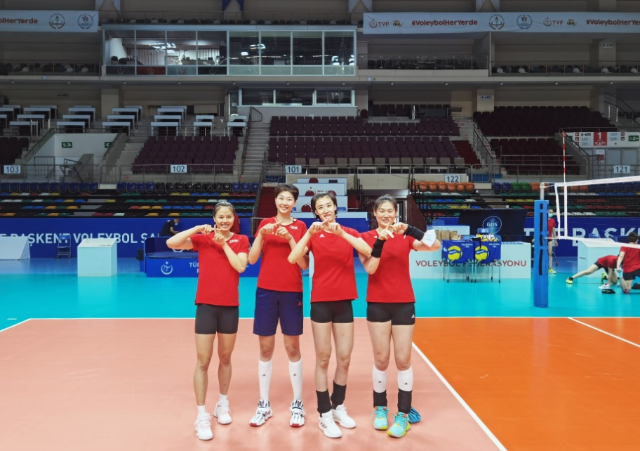中国女排土耳其训练照曝光！国少F4再度携手作战，袁心玥回忆杀休闲区蓝鸢梦想 - Www.slyday.coM