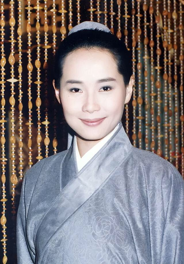 叶童才是被“耽误”的女演员,男装帅气女装优雅,59岁依旧时髦休闲区蓝鸢梦想 - Www.slyday.coM 叶童才是被“耽误”的女演员,男装帅气女装优雅,59岁依旧时髦休闲区蓝鸢梦想 - Www.slyday.coM