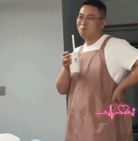 笑不活了！“王心凌男孩”火了！全网中年男人集体跳《爱你》！为支持偶像翻红竟狂买股票...休闲区蓝鸢梦想 - Www.slyday.coM