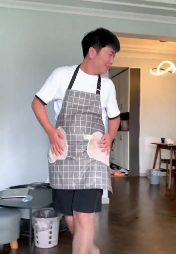 笑不活了！“王心凌男孩”火了！全网中年男人集体跳《爱你》！为支持偶像翻红竟狂买股票...休闲区蓝鸢梦想 - Www.slyday.coM