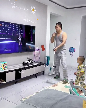 笑不活了！“王心凌男孩”火了！全网中年男人集体跳《爱你》！为支持偶像翻红竟狂买股票...休闲区蓝鸢梦想 - Www.slyday.coM