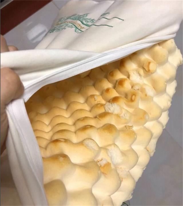用了一次乳胶枕发现3大问题看看你家是否也碰到过