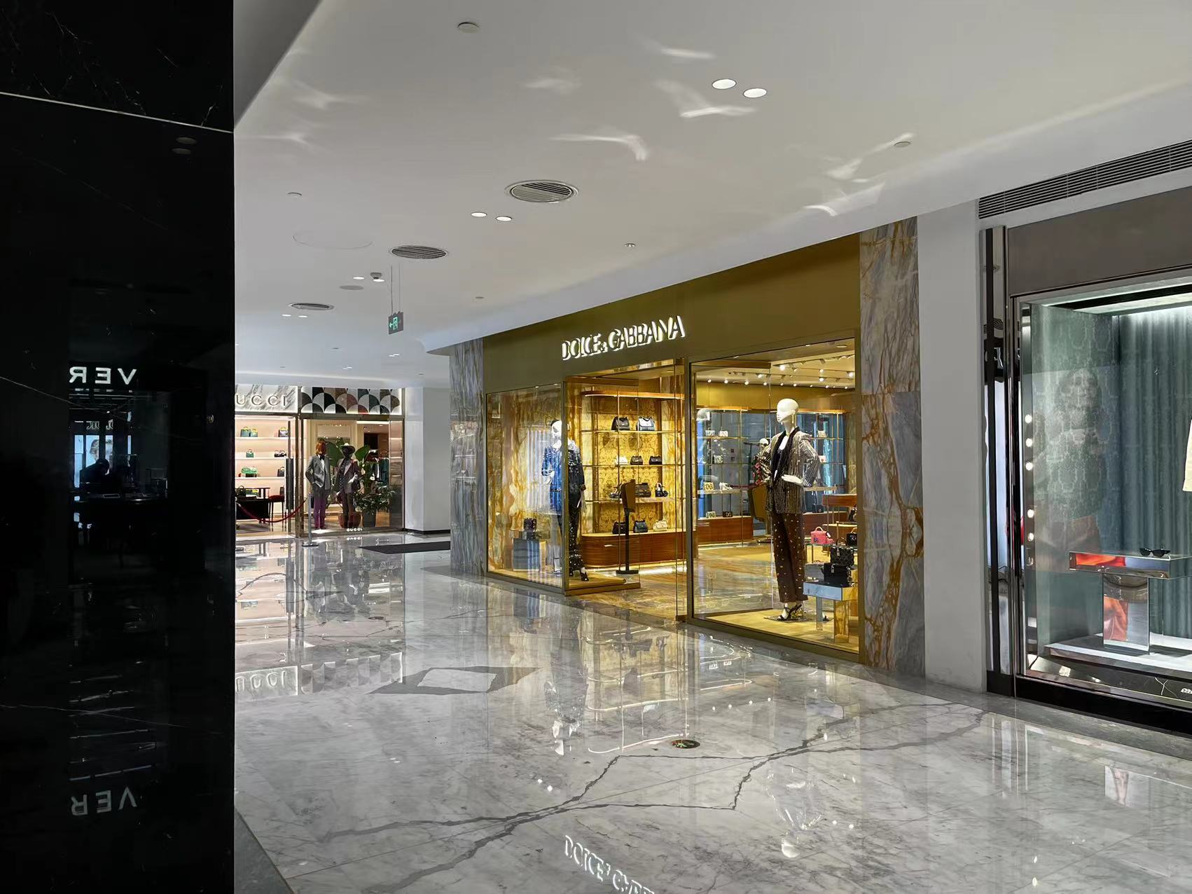 北京skp重开首日爱马仕和香奈儿店前排起长队