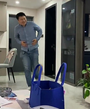 笑不活了！“王心凌男孩”火了！全网中年男人集体跳《爱你》！为支持偶像翻红竟狂买股票...休闲区蓝鸢梦想 - Www.slyday.coM