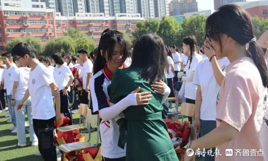 青春不散场梦想正远航丨泰安英雄山中学举行2022届毕业典礼
