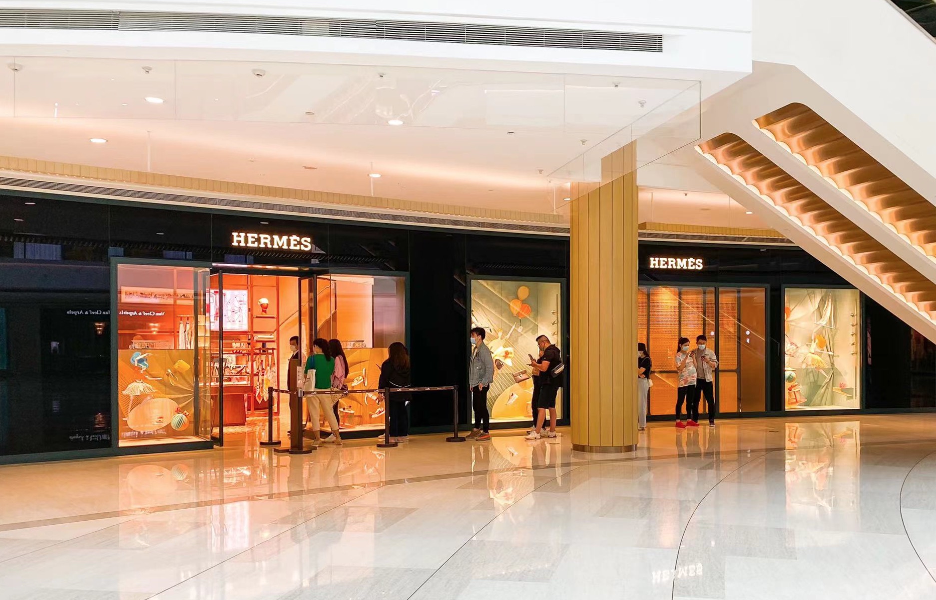 上海恒隆广场复业!爱马仕,lv等20余个品牌已开店迎客
