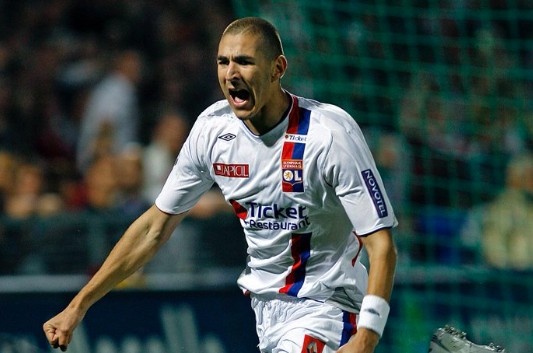 提前祝贺里昂官推祝本泽马首夺金球奖5赢欧冠本泽马回感谢