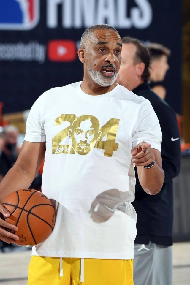 marcstein篮网有意邀请湖人助教菲尔汉迪加盟