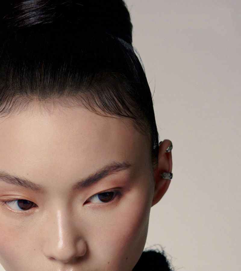 可塑性强!超模贺聪拍时尚唯美大片,针织开衫可以炫腹,身材绝了休闲区蓝鸢梦想 - Www.slyday.coM