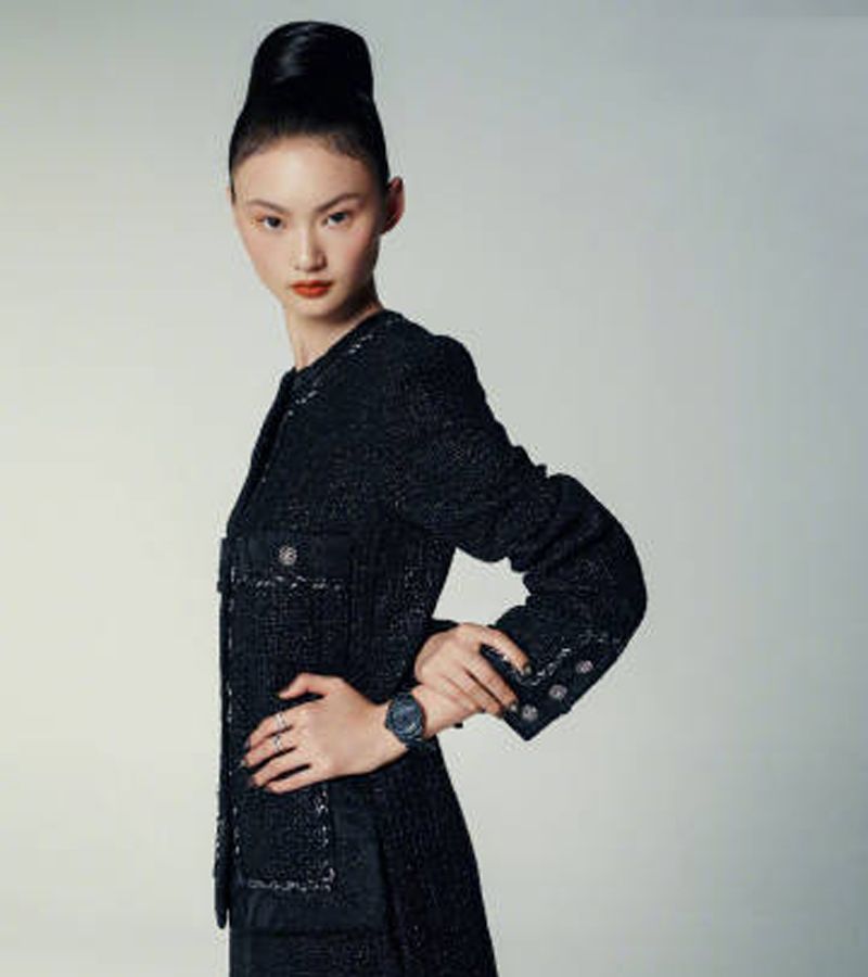 可塑性强!超模贺聪拍时尚唯美大片,针织开衫可以炫腹,身材绝了休闲区蓝鸢梦想 - Www.slyday.coM