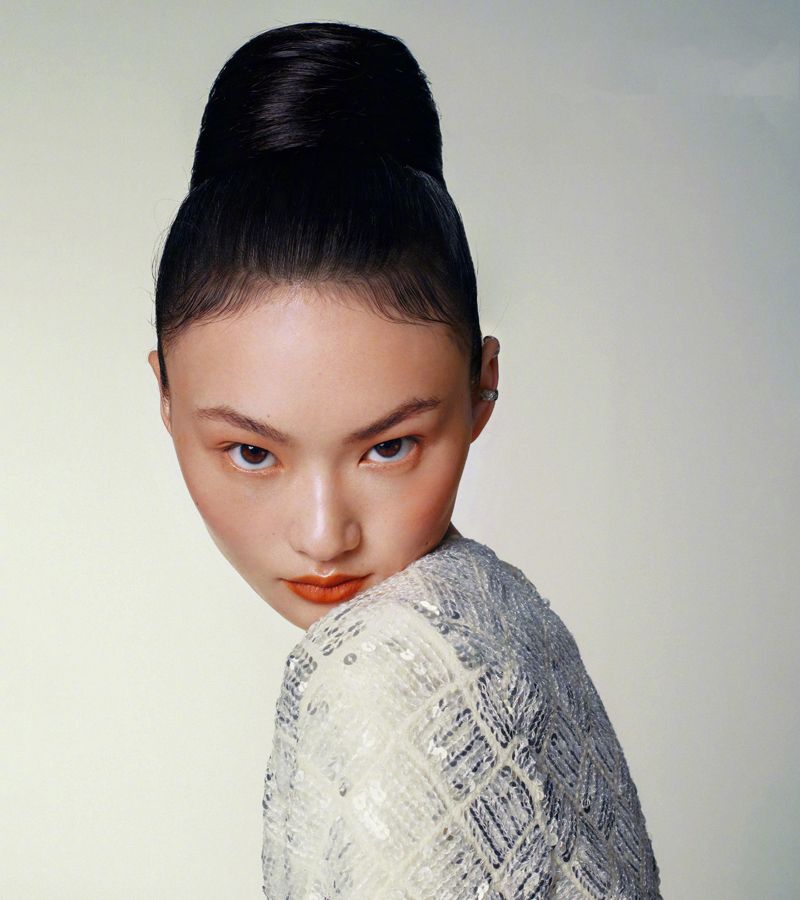 可塑性强!超模贺聪拍时尚唯美大片,针织开衫可以炫腹,身材绝了休闲区蓝鸢梦想 - Www.slyday.coM