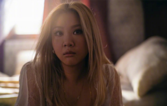 郑少秋女儿郑欣宜晒近照眼眶含泪，今满35岁，继承母亲5086万遗产休闲区蓝鸢梦想 - Www.slyday.coM