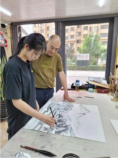 中国著名画家康颂伟先生收马冠壹,倪楚宁为入室弟子__财经头条