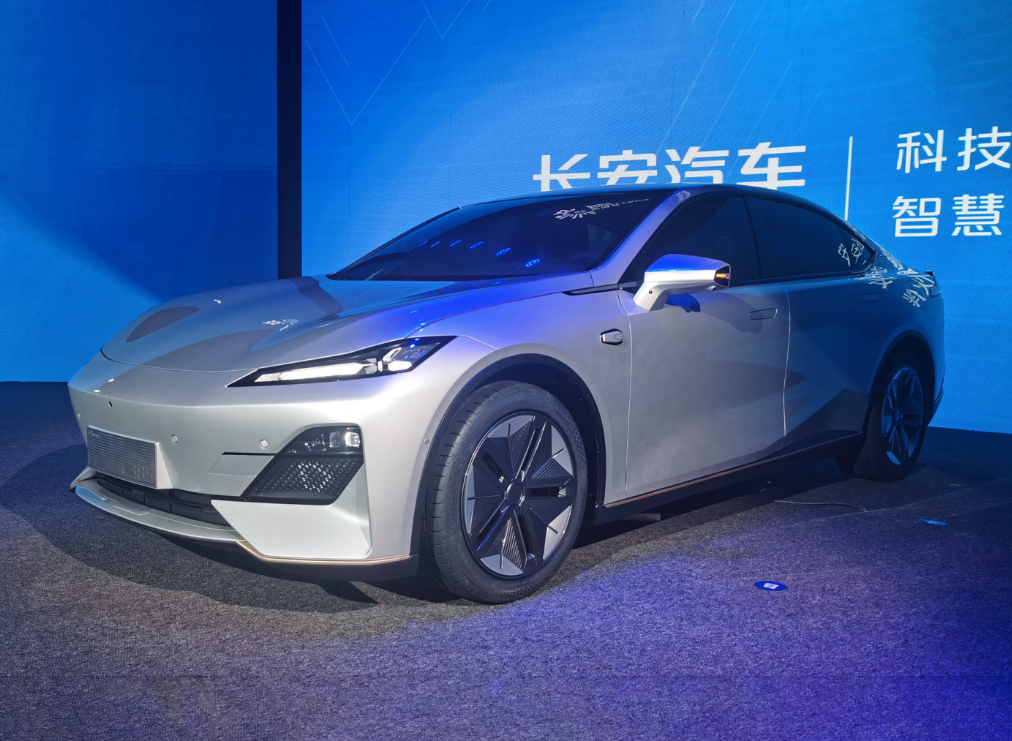 又一款续航破700km的纯电动车长安深蓝sl03纯电版将亮相