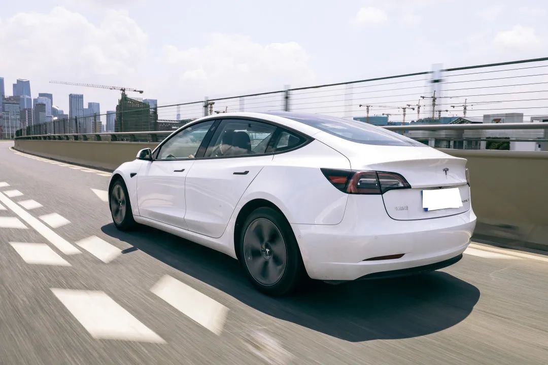 海豹与Model 3，作为消费者应该怎么选？