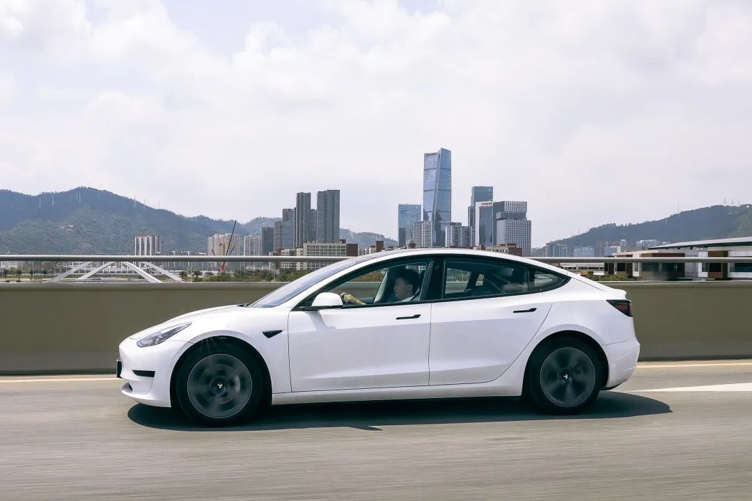 海豹与Model 3，作为消费者应该怎么选？