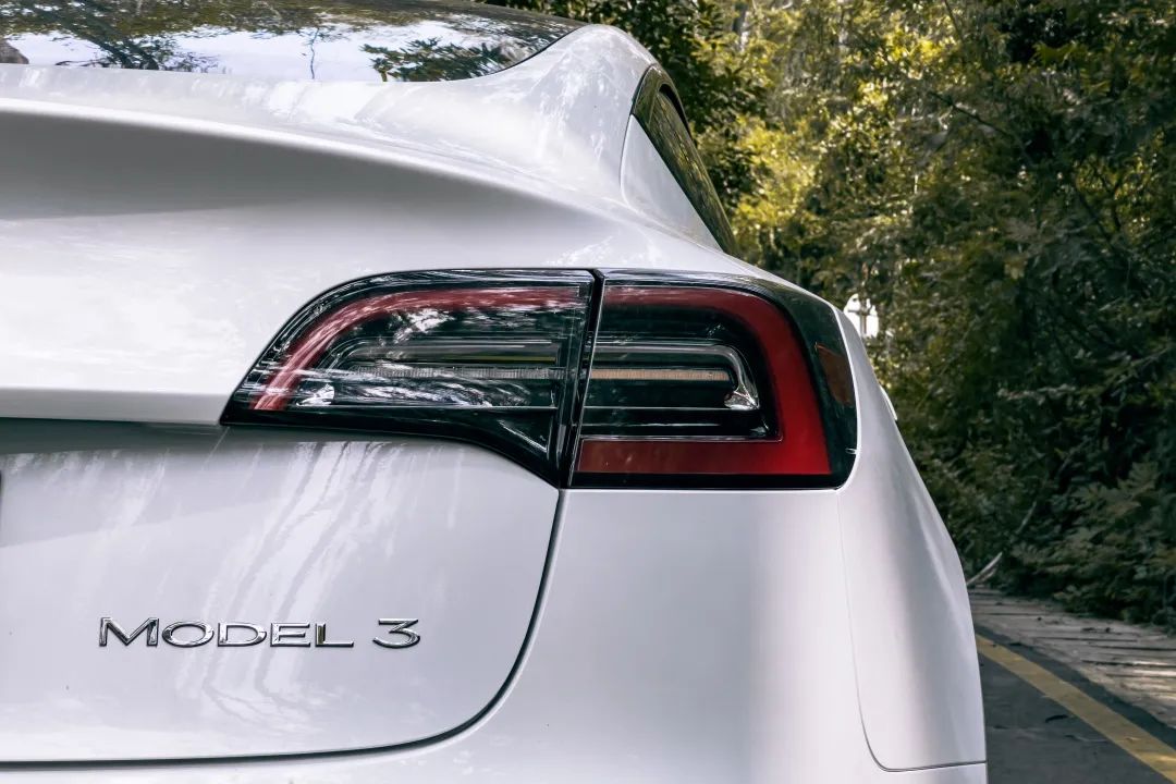 海豹与Model 3，作为消费者应该怎么选？