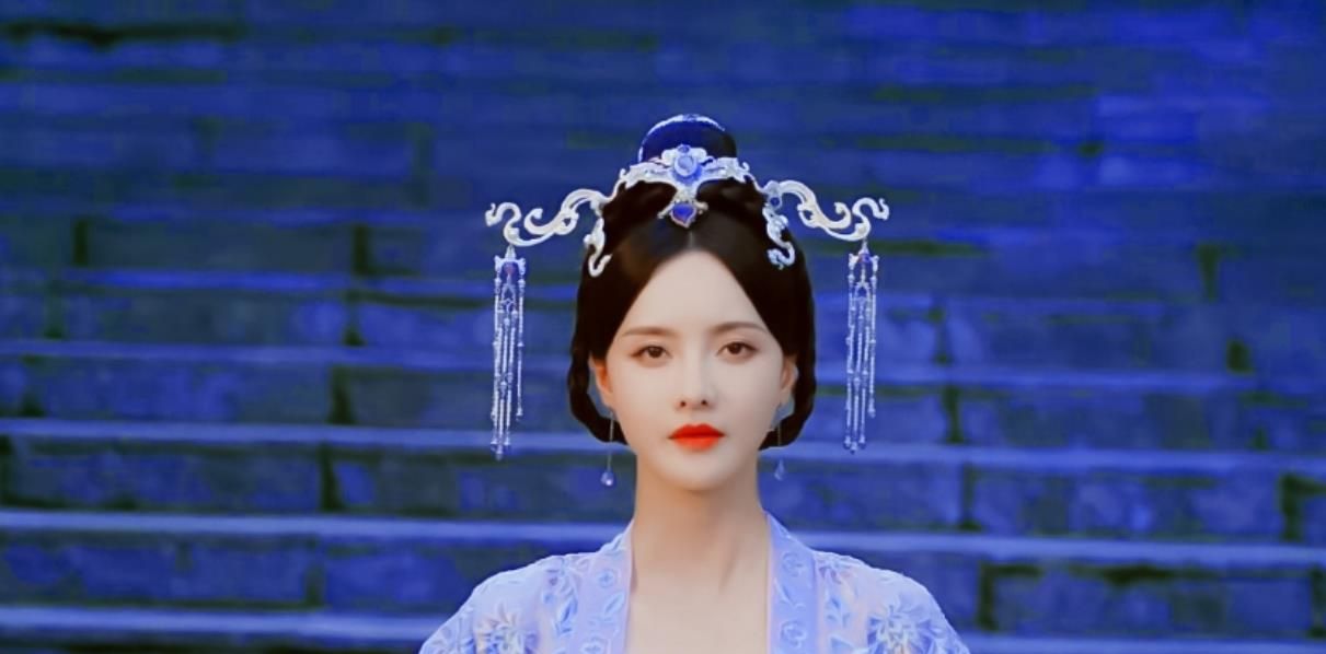 《长月烬明》34岁的张芷溪,给27岁的白鹿当妈,海报一出我乐了休闲区蓝鸢梦想 - Www.slyday.coM 《长月烬明》34岁的张芷溪,给27岁的白鹿当妈,海报一出我乐了休闲区蓝鸢梦想 - Www.slyday.coM