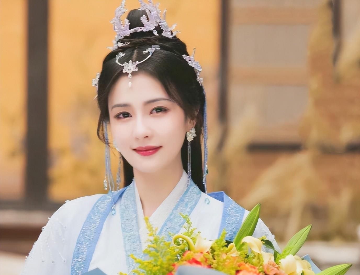 《长月烬明》34岁的张芷溪,给27岁的白鹿当妈,海报一出我乐了休闲区蓝鸢梦想 - Www.slyday.coM 《长月烬明》34岁的张芷溪,给27岁的白鹿当妈,海报一出我乐了休闲区蓝鸢梦想 - Www.slyday.coM