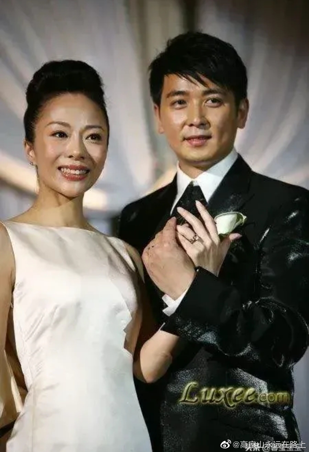 第一次见保剑锋的老婆老婆没有保剑锋漂亮气质非凡
