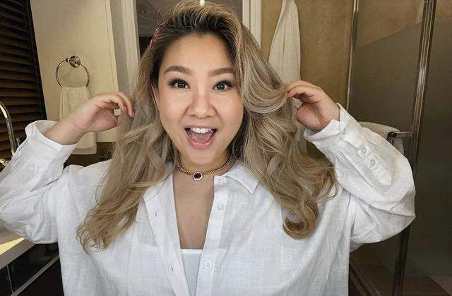 郑少秋女儿郑欣宜晒近照眼眶含泪，今满35岁，继承母亲5086万遗产休闲区蓝鸢梦想 - Www.slyday.coM