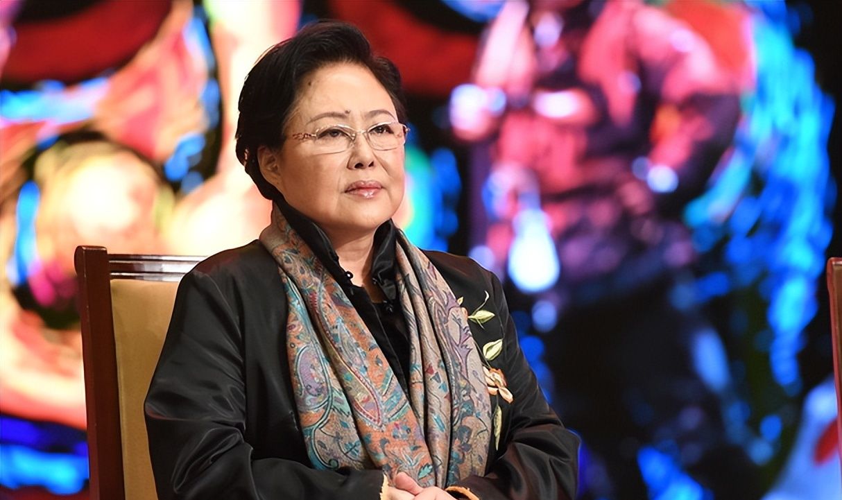 斯琴高娃:两次失败婚姻,后嫁大17岁老头,72岁仍坚持拍戏|斯琴高娃