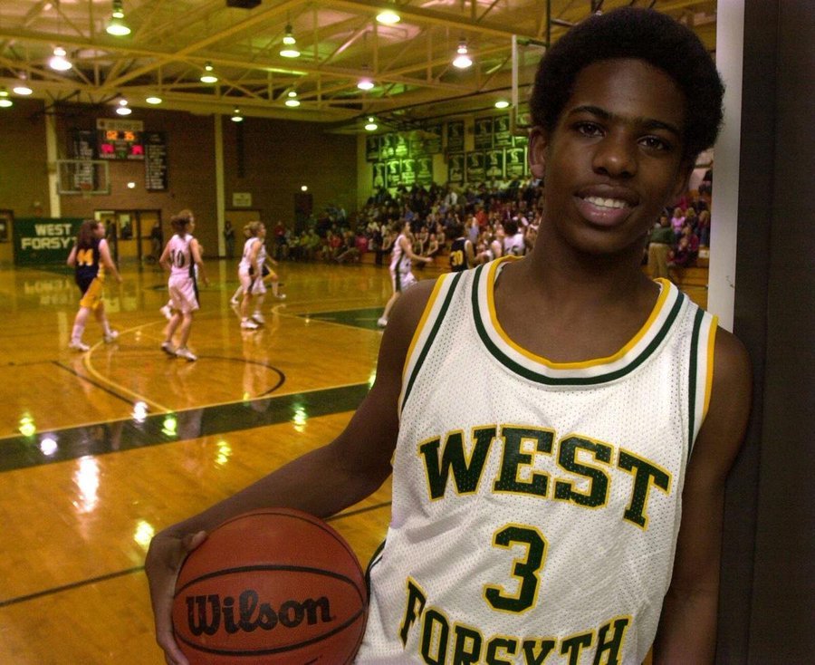 在高中时单场砍下61分的克里斯-保罗