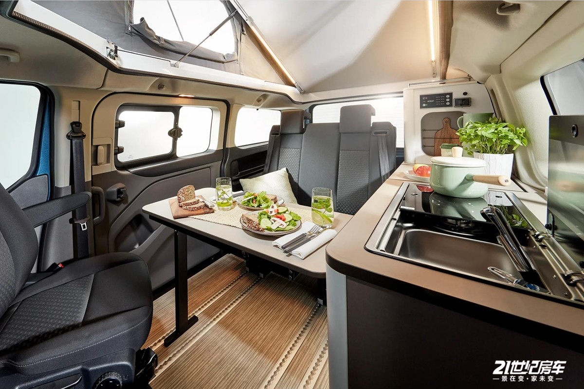 车内座椅可以随便拆卸宾士盾研发了一款福特全顺四驱露营车