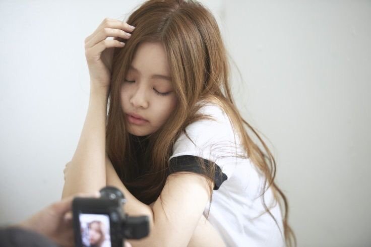 与防弹V约会传言后,素颜的Blackpink Jennie,一幅平静慵懒表情休闲区蓝鸢梦想 - Www.slyday.coM 与防弹V约会传言后,素颜的Blackpink Jennie,一幅平静慵懒表情休闲区蓝鸢梦想 - Www.slyday.coM