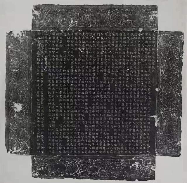 上官婉儿的墓志铭最后一段为太平公主所写:"潇湘水断,宛委山倾.