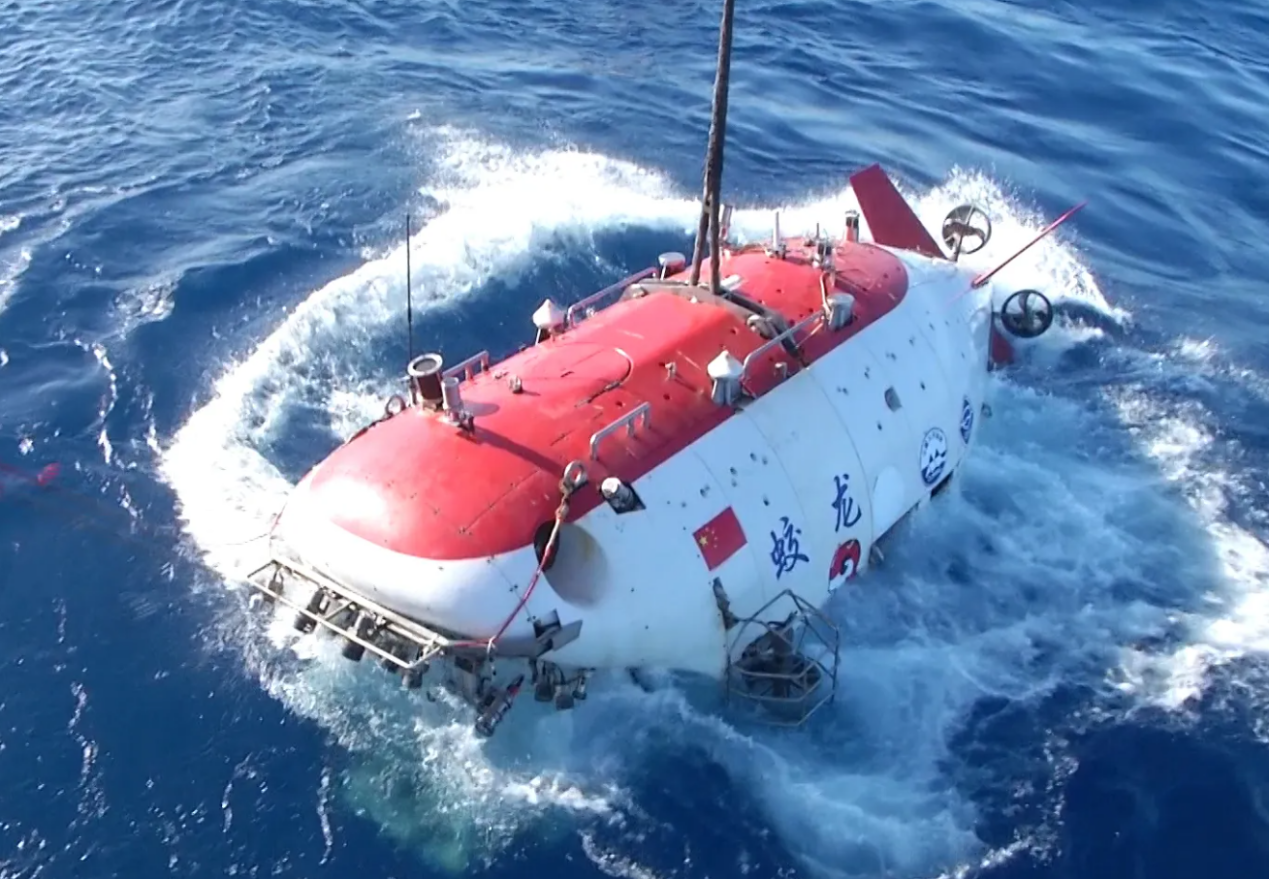 这几台大国重器个个身怀看家本领不用人工轻松架起一座大桥