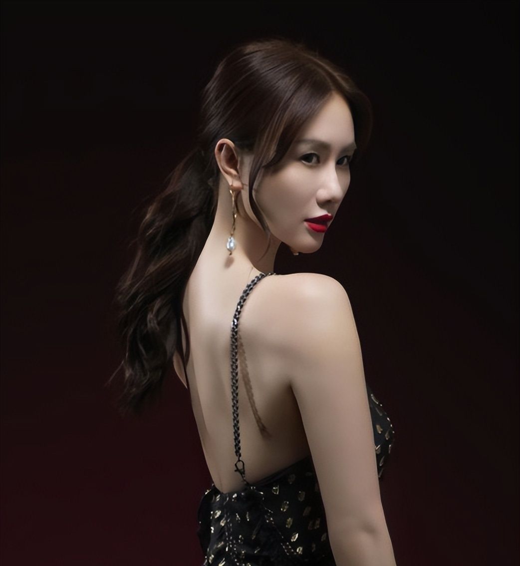 扶不起的阿斗孟瑶被王晶力捧12年却只让观众记住了身材