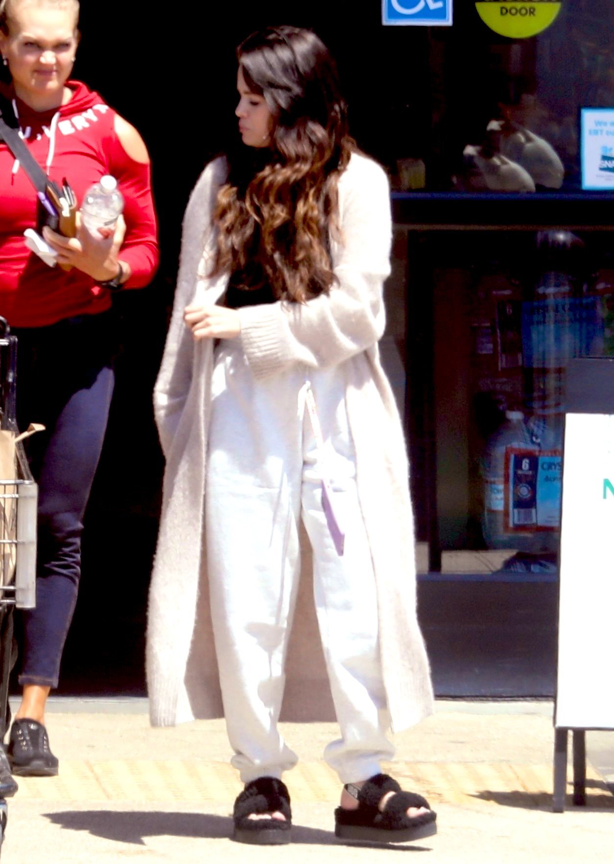 最新街拍赛琳娜selenagomez在马里布外出