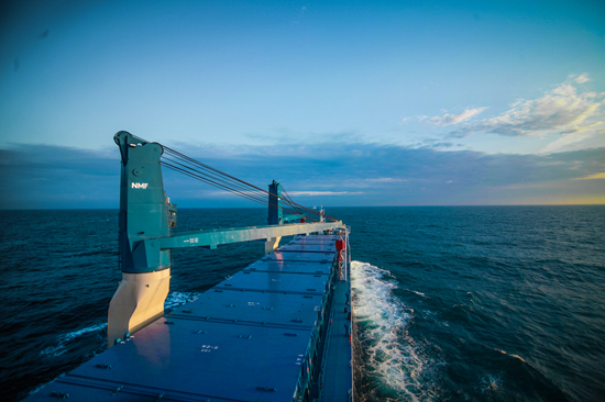 &nbsp;&nbsp;&nbsp;&nbsp;"远望号"火箭运输船队乘风破浪.