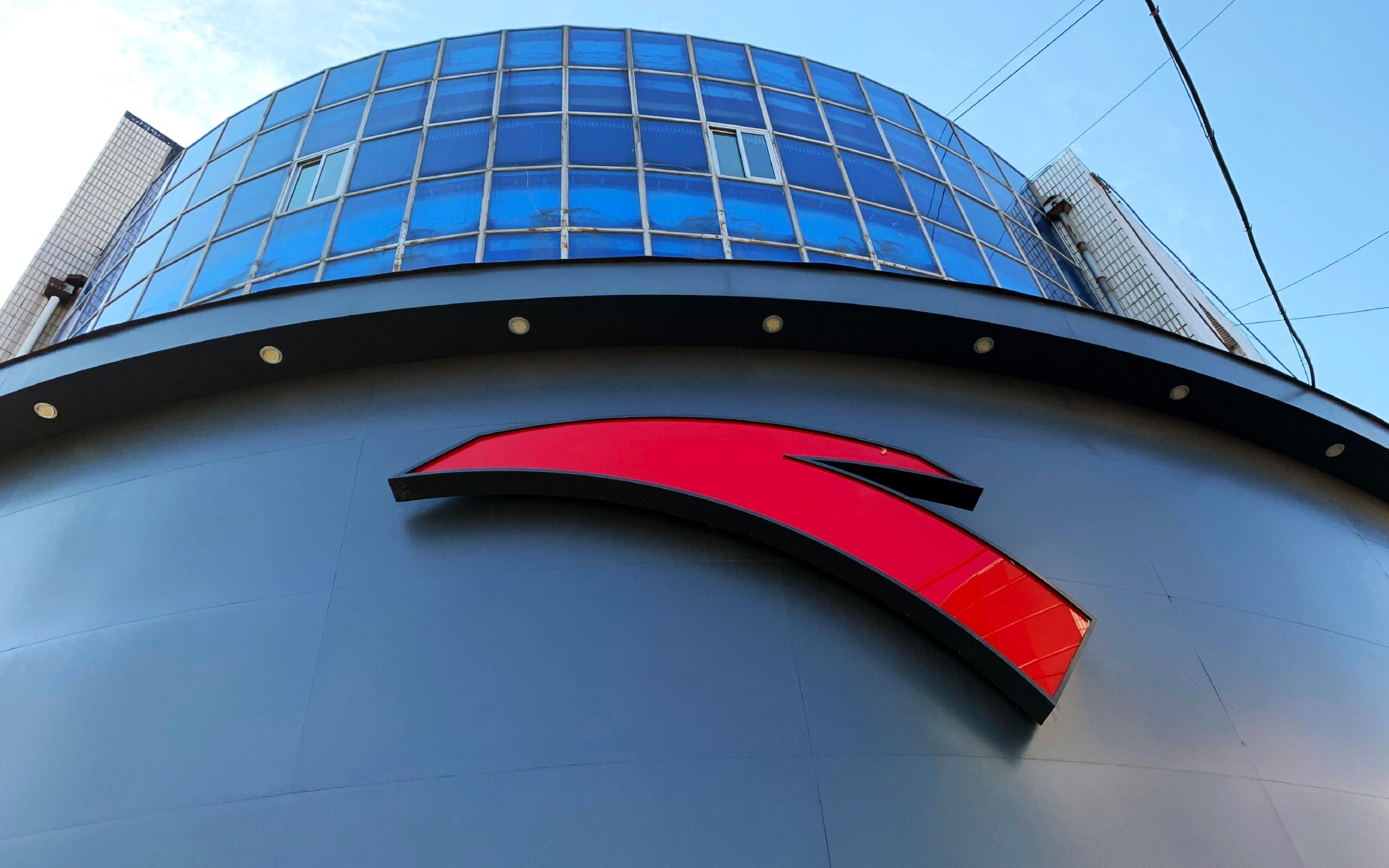 安踏线下品牌店logo.