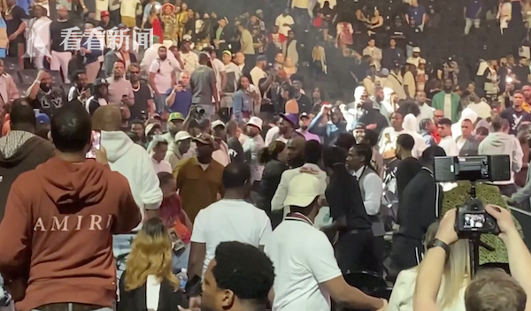 又有枪击？美国纽约发生踩踏事件致16人受伤休闲区蓝鸢梦想 - Www.slyday.coM