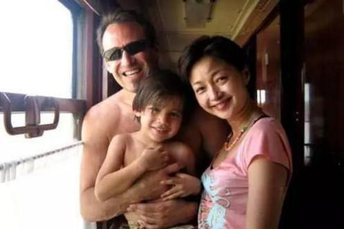 24岁爆红，被黎明疯狂追求，却一夜成“精神病”：如今51岁的她，活出非凡人生！休闲区蓝鸢梦想 - Www.slyday.coM