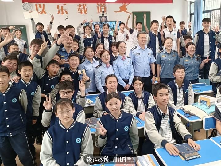 政企共建宣讲团交通安全课堂走进余姚市梁辉中学