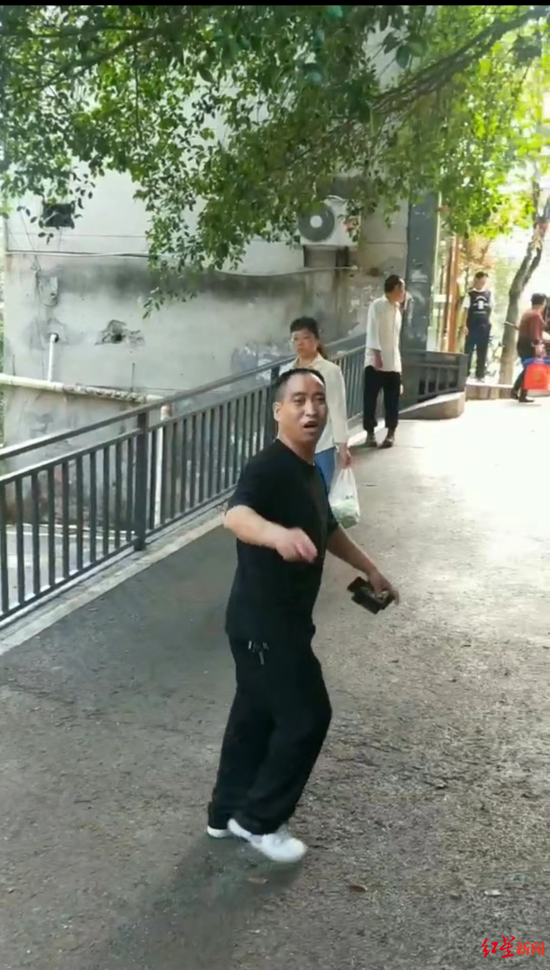 男子救下13岁落水男孩后打车回工厂 出租车司机得知坚决不收他车费休闲区蓝鸢梦想 - Www.slyday.coM