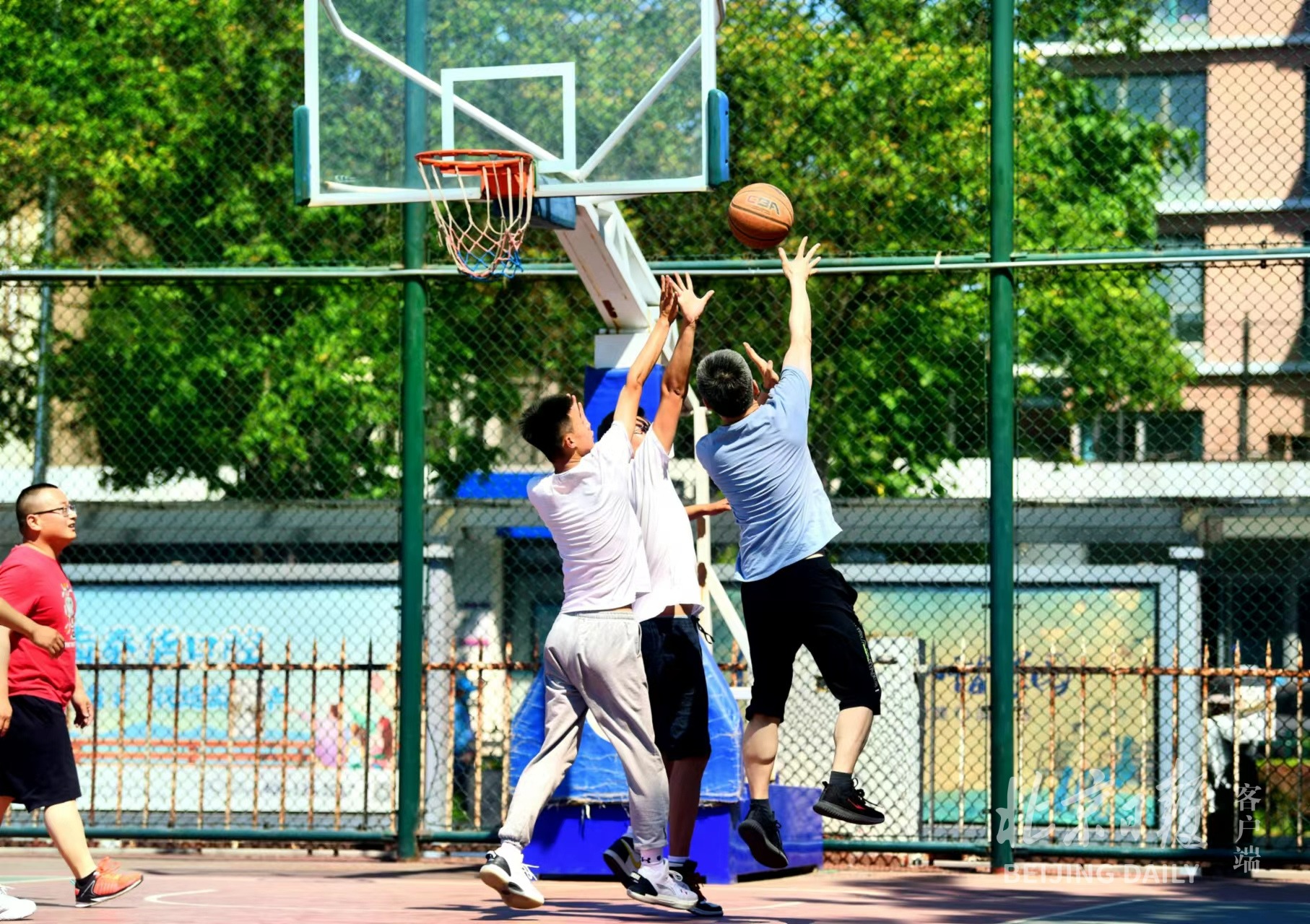 今天北京运动场上再次出现奔跑跳跃的身影