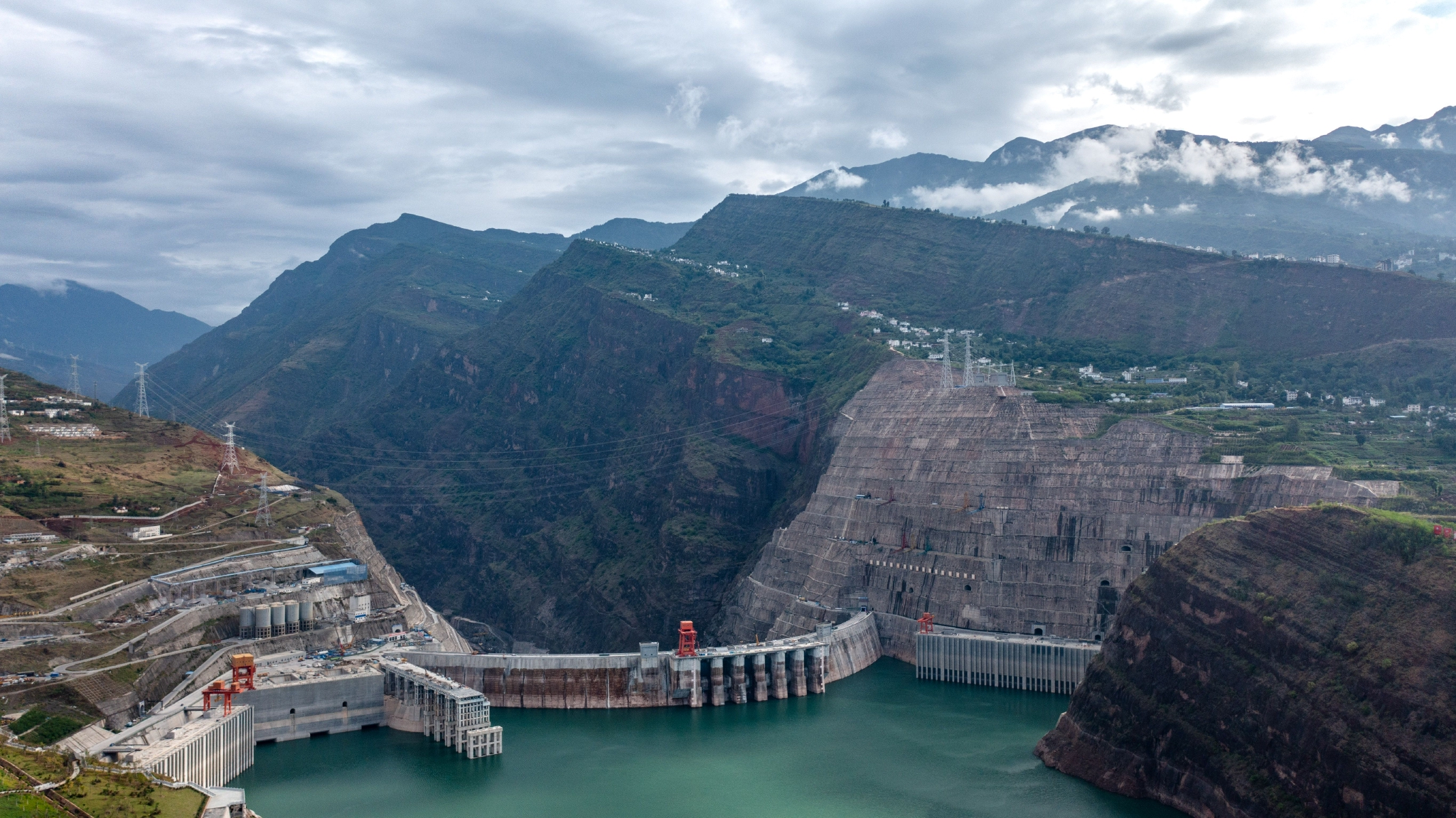 新华社记者胡超 摄白鹤滩水电站是三峡集团在金沙江下游建设的四座