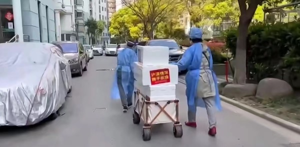 上海好邻居｜突发心脏病、不慎摔倒、配药难……这个小区居民有一群热心“亲人”护佑生活安全安心休闲区蓝鸢梦想 - Www.slyday.coM