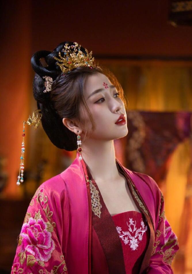 虞书欣唐代桃花妆造型尽显唐代女性时尚之美