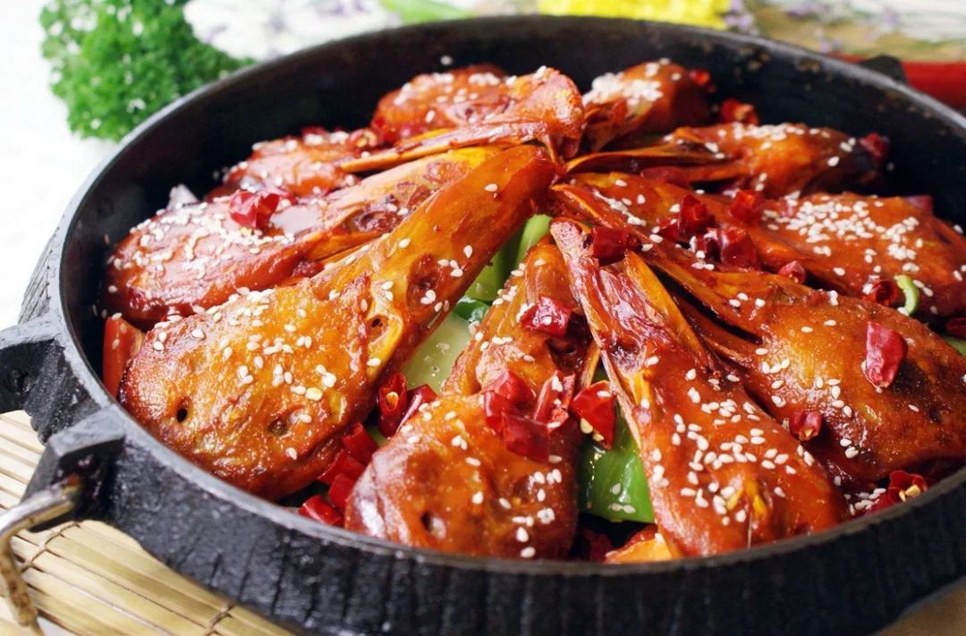 美味的干锅鸭头