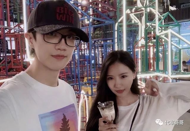 他曾是红极一时的歌手，初恋因病去世，如今36岁传出新恋情休闲区蓝鸢梦想 - Www.slyday.coM