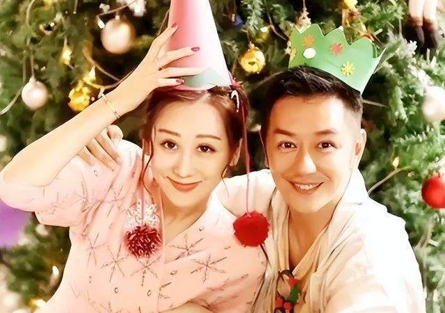 恭喜53岁陈浩民疑怀5胎小16岁娇妻蒋丽莎小腹隆起捂嘴欢笑