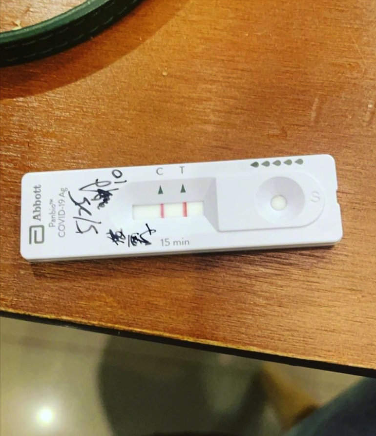 台湾两大艺人确诊新冠，曾宝仪浑身难受，谢依霖全家不幸感染休闲区蓝鸢梦想 - Www.slyday.coM
