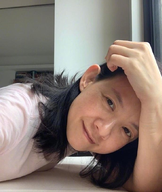 台湾两大艺人确诊新冠，曾宝仪浑身难受，谢依霖全家不幸感染休闲区蓝鸢梦想 - Www.slyday.coM